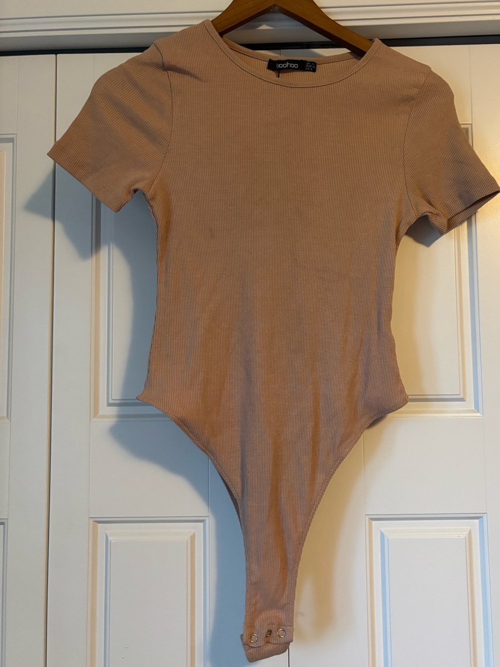 Boohoo, tan ribbed tshirt bodysuit